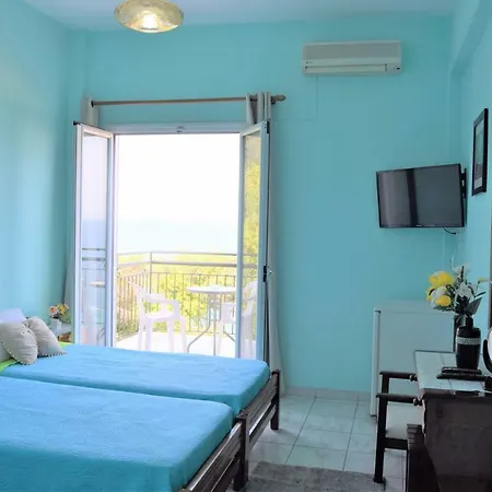 Hotel Perama 2*