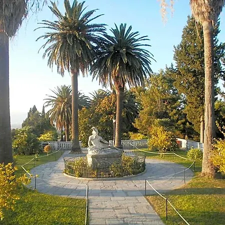 Hotel Perama فندق