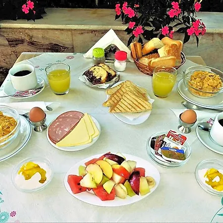 Hotel Perama 2* بيراما
