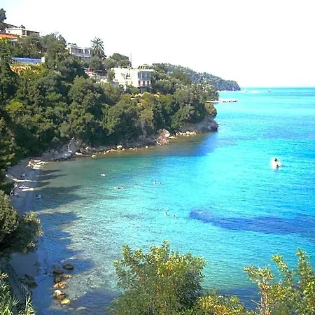 Hotel Perama 2* بيراما