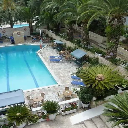 Hotel Perama 2* بيراما