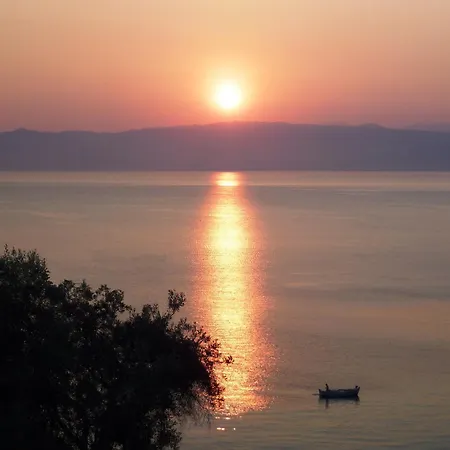 ホテル Hotel Perama ペラマ