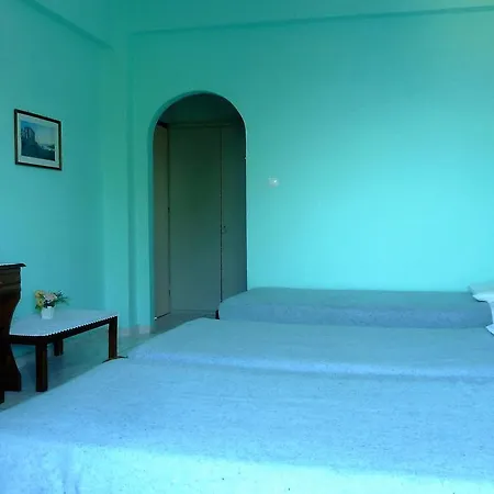 ホテル Hotel Perama 2*